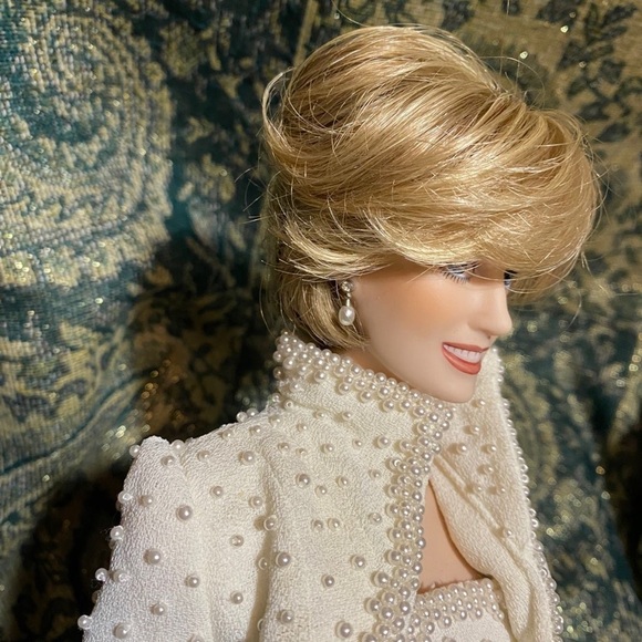 Franklin Mint Princess Diana Doll - Picture 10 of 12